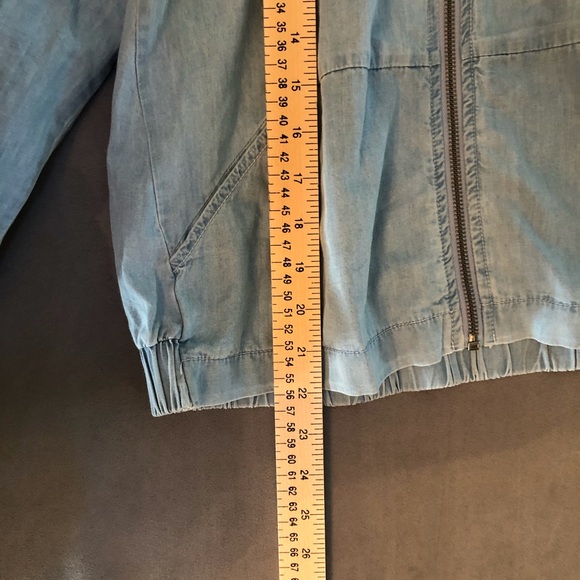 Fabletics Lightweight Chambray Jacket (S) - Picture 5 of 6